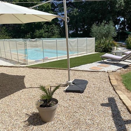 Au Mazet Du Parc Bed & Breakfast Ledenon Bagian luar foto