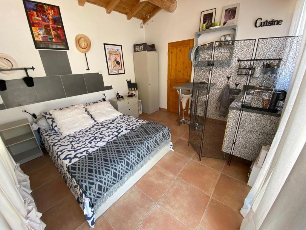Au Mazet Du Parc Bed & Breakfast Ledenon Bagian luar foto
