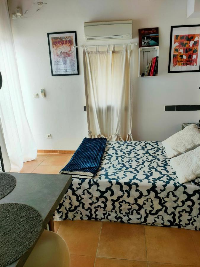 Au Mazet Du Parc Bed & Breakfast Ledenon Bagian luar foto