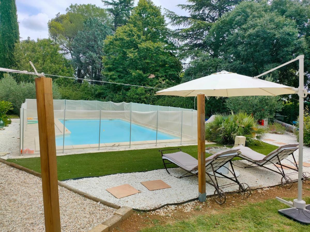 Au Mazet Du Parc Bed & Breakfast Ledenon Bagian luar foto