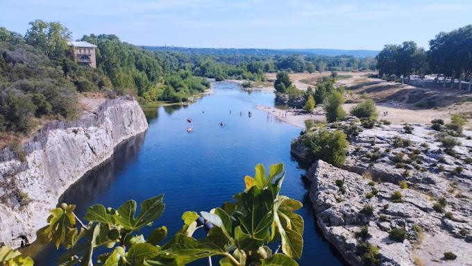 Au Mazet Du Parc Bed & Breakfast Ledenon Bagian luar foto